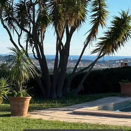 Ferienhaus Charming Provencal House With Swimming Pool *
